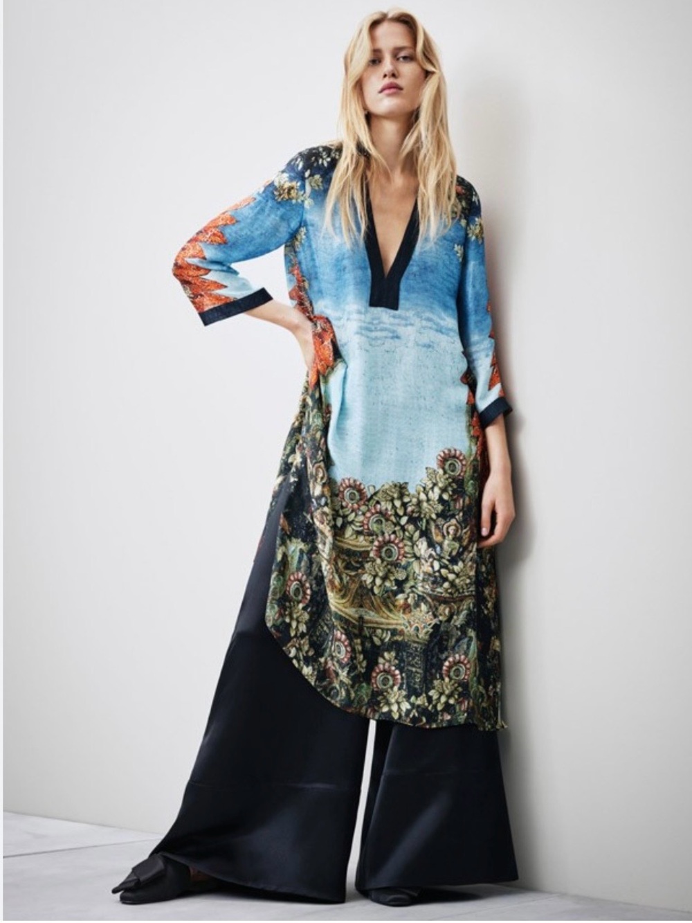 H&M conscious exclusive 2016
Silk-blend tunic botanical print size 4
100% Silk